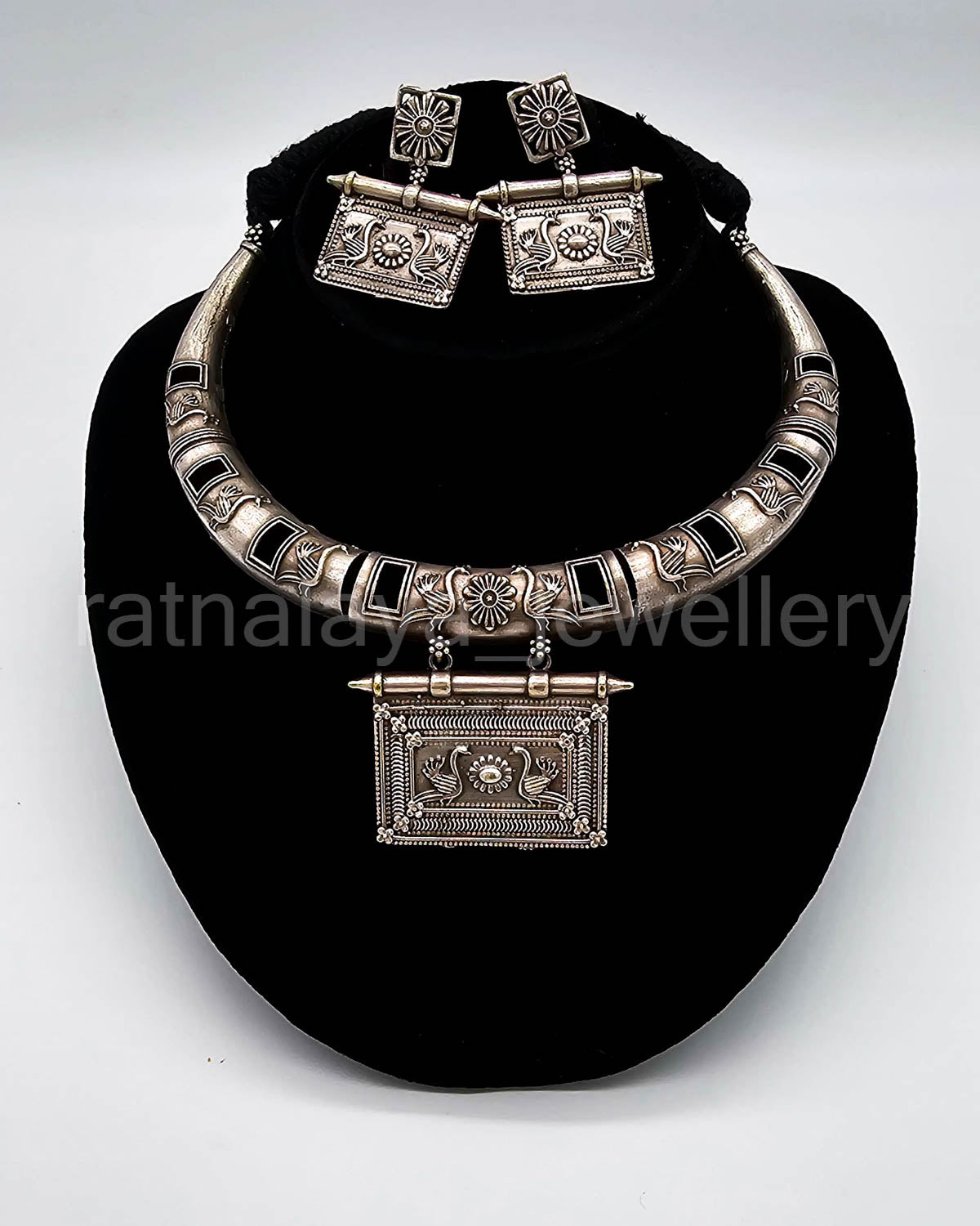 Oxidized Cuff Necklace Set