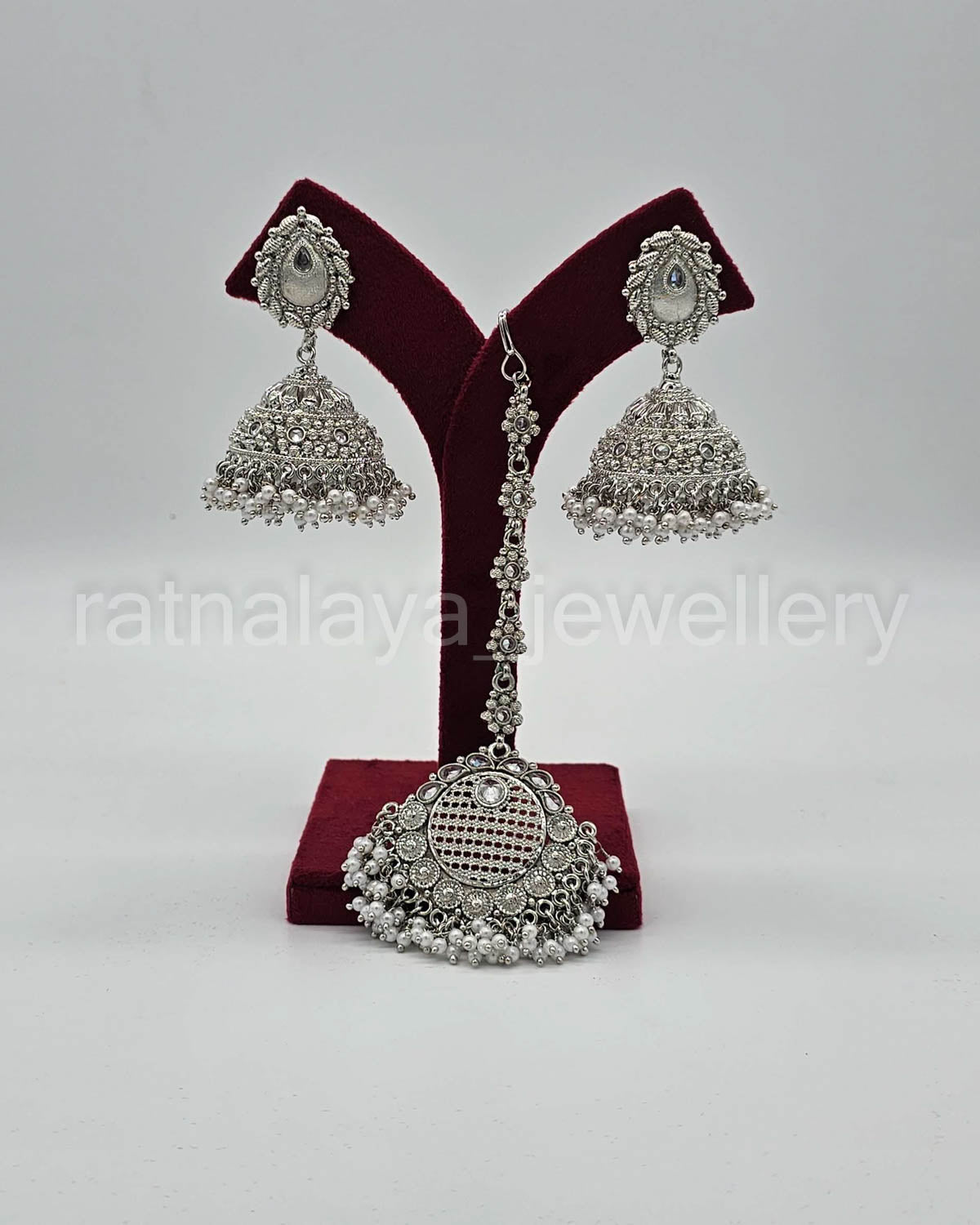 Oversized Jhumka set