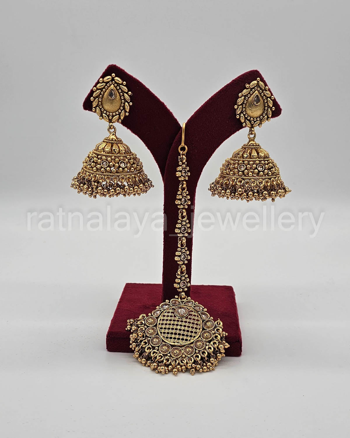Oversized Jhumka set