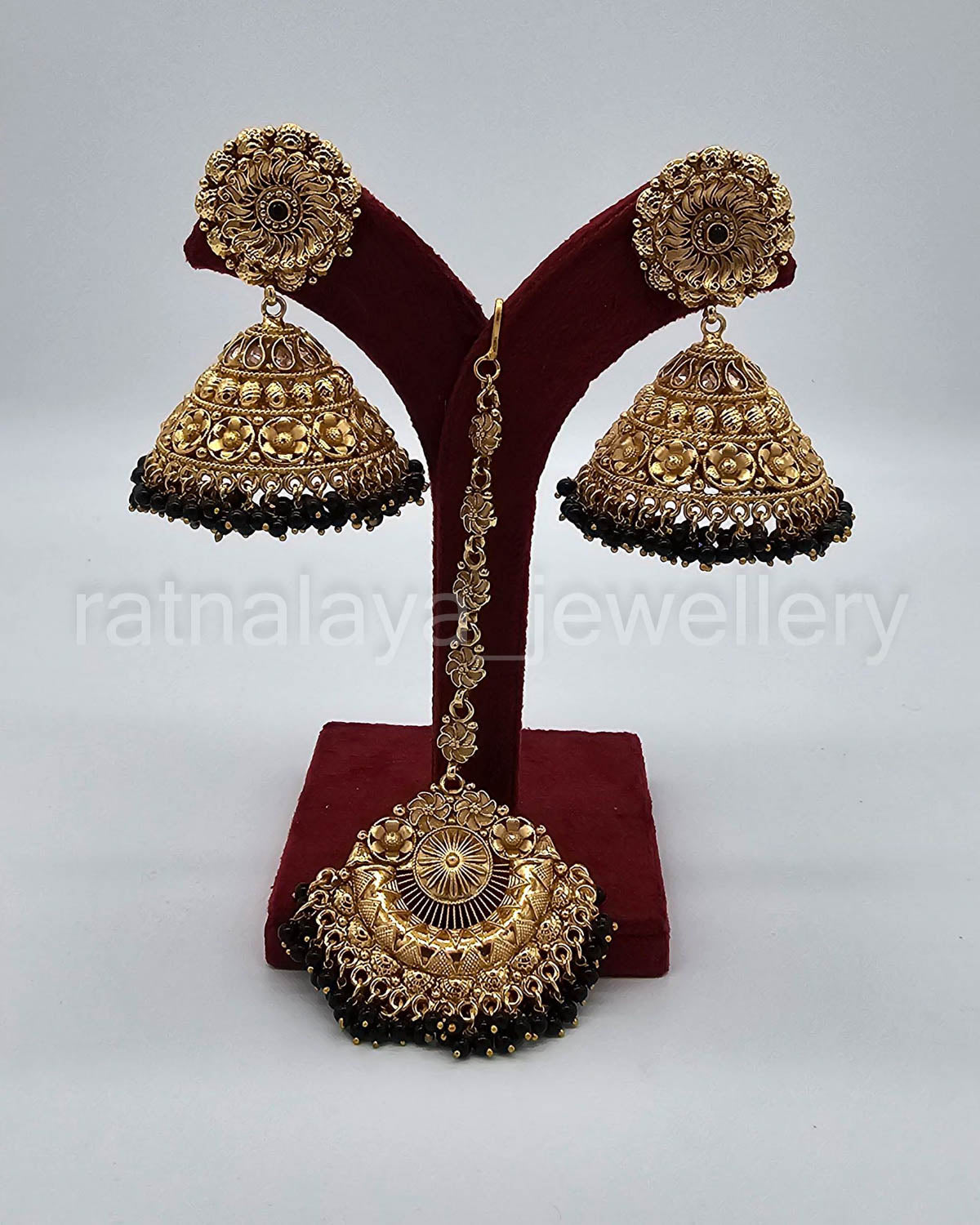 Oversized Jhumka set