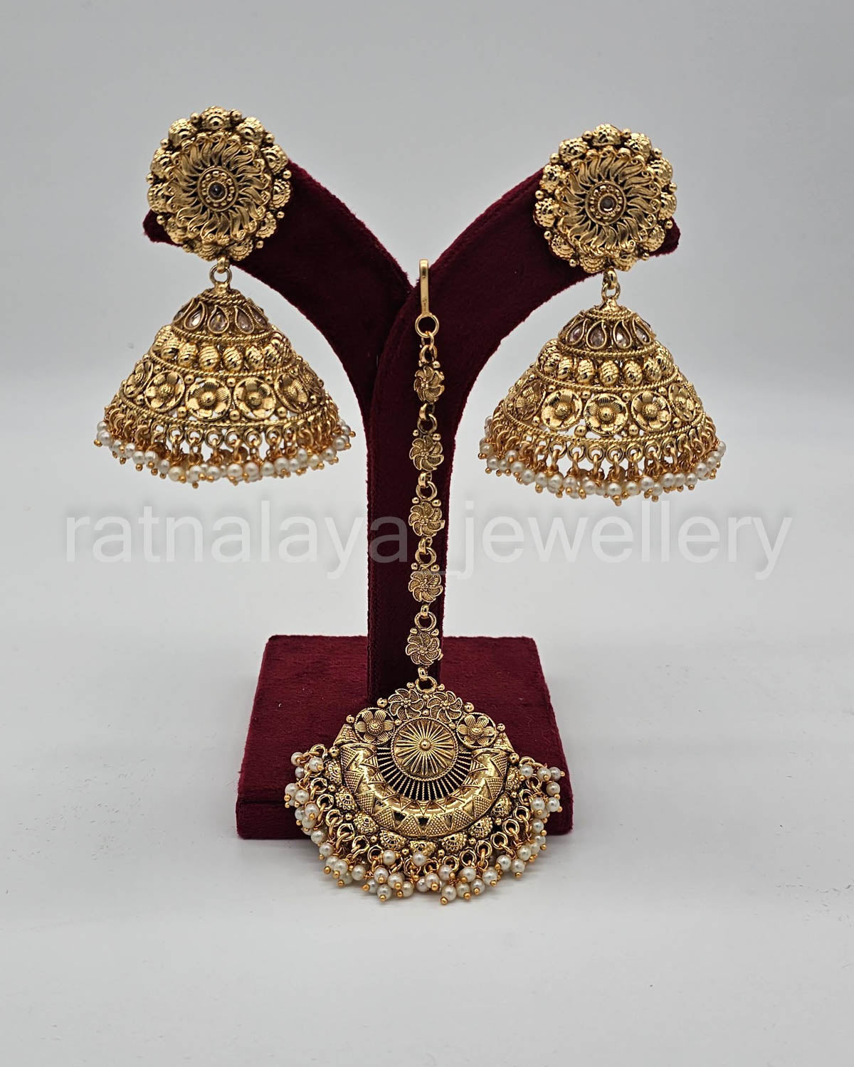Oversized Jhumka set