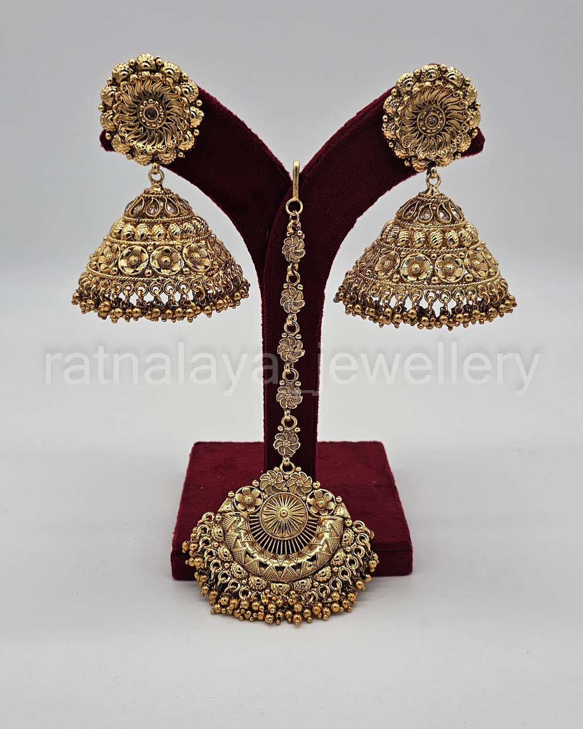 Oversized Jhumka set