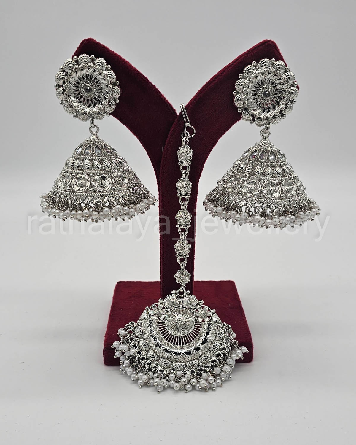 Oversized Jhumka set