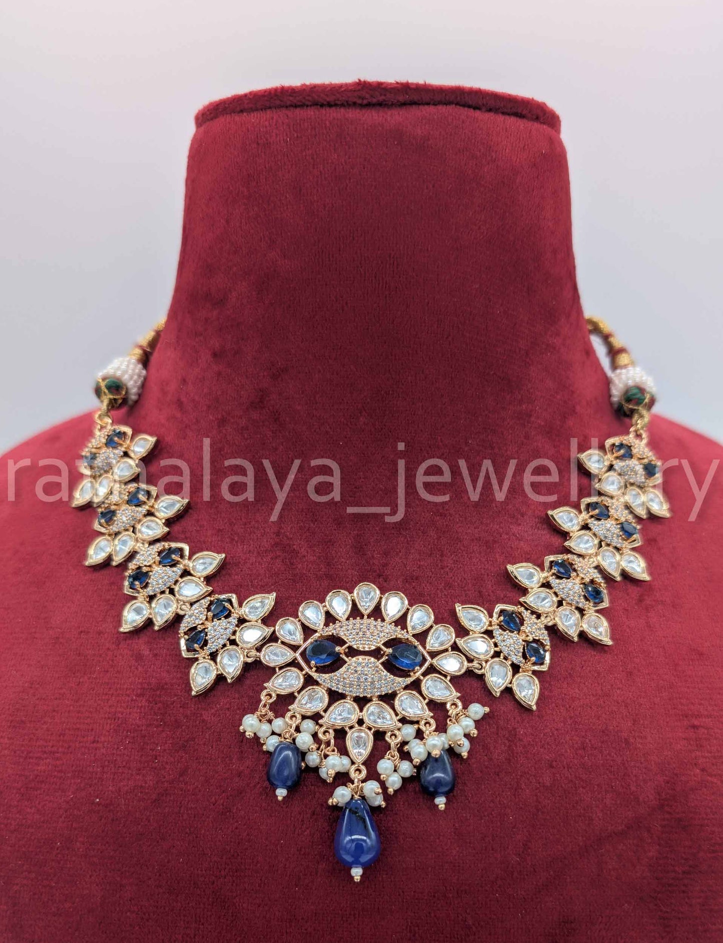 Tyani choker set